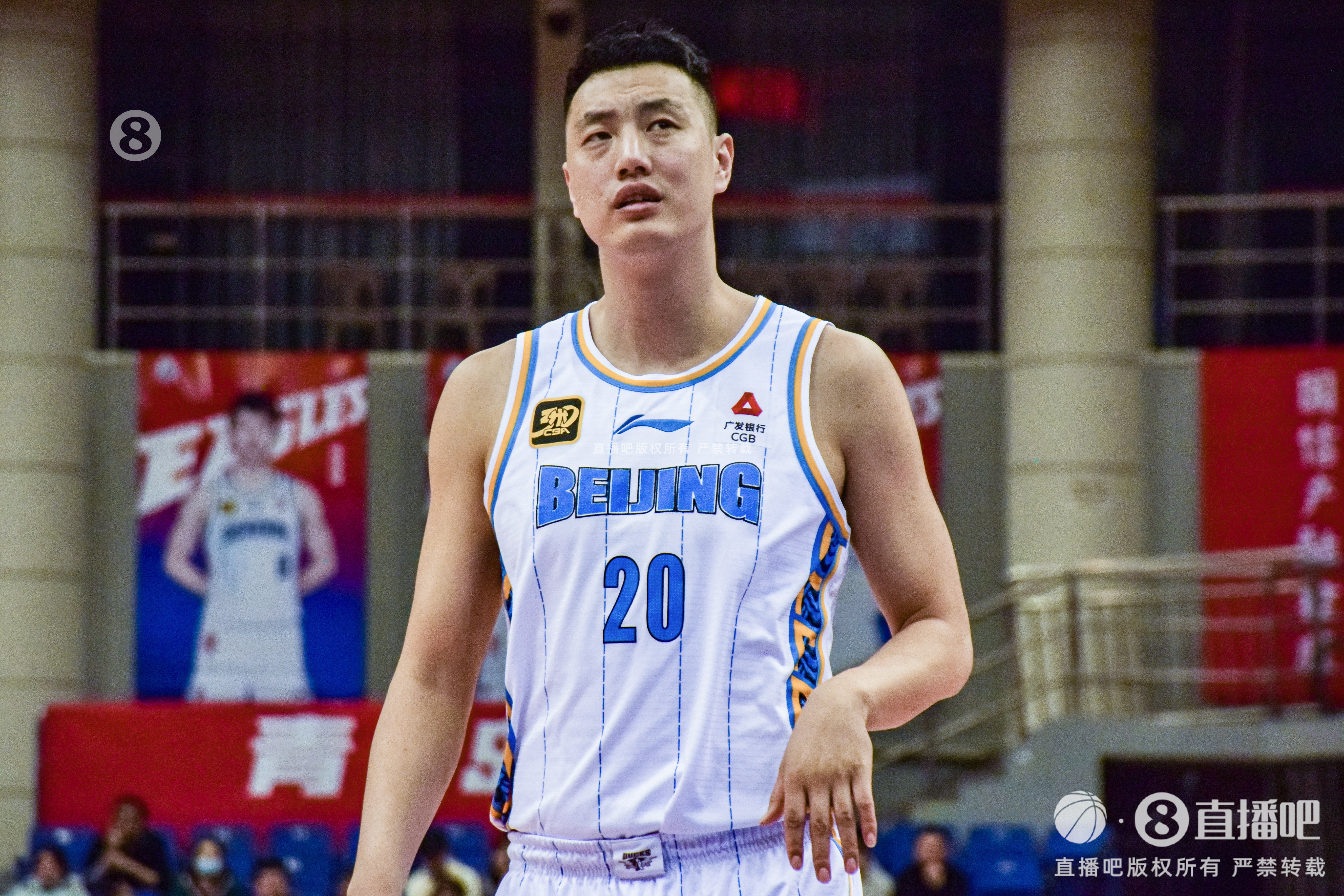 华体会官网-北京虽然输了但真得给翟晓川竖大拇指 周琦受伤后最后只能靠川队
